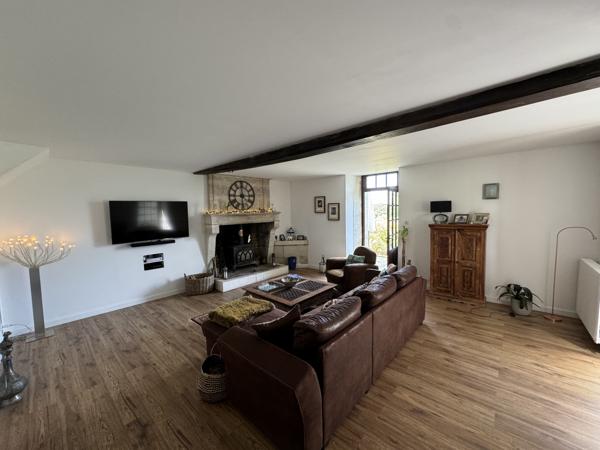 Maison en pierre 160 m² – Terrain et piscine – sans voisins