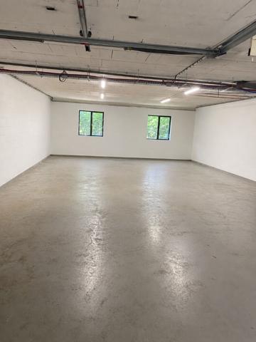 Location                                                      Local commercial
                        
                     6 pièces                      179 m2                     à Dourdan