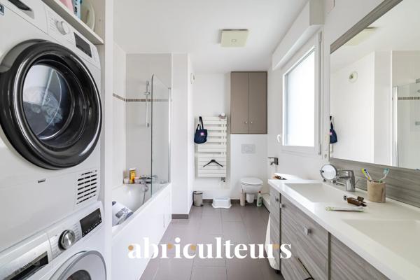 Appartement familial 5 pièces / 4 chambres de 134 m² avec balcon-loggia à Issy-les-Moulineaux