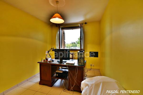 DECINES CHARPIEU maison 5 chambres 153m2, 1 grand sous-sol, terrain clos