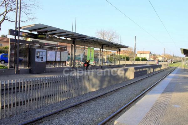 DECINES CHARPIEU maison 5 chambres 153m2, 1 grand sous-sol, terrain clos