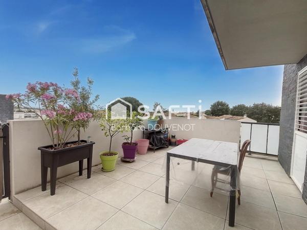 Appartement T4 avec grande terrasse, cellier, parking et jardin partagé.