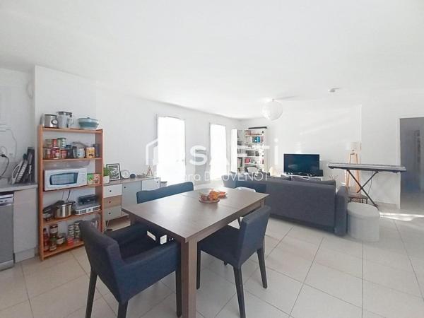 Appartement T4 avec grande terrasse, cellier, parking et jardin partagé.