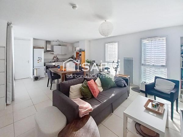 Appartement T4 avec grande terrasse, cellier, parking et jardin partagé.