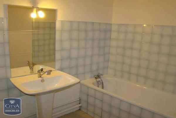 Appartement à louer 1 pièce 30.32m² Vitrolles (13127)