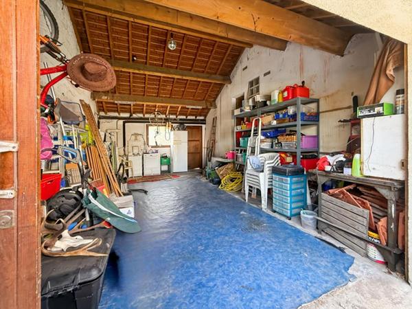 Maison pleine de charme de 231m² avec ses six chambres et son sublime jardin de 350m², à découvrir avec Dylan Jaya !