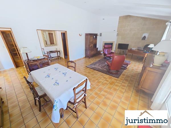 Camaret-sur-Aigues (84850) Exclusivité: Propriété de caractère avec dépendance et grand jardin – Secteur calme proche commodités