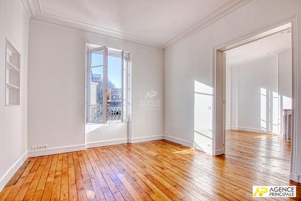 Versailles Notre-Dame les Prés - Appartement 4 pièces 93 .34 m² carrez avec cave et balcon situé au 1er étage d'un superbe immeuble ancien €880 000 ** - Référence 27796