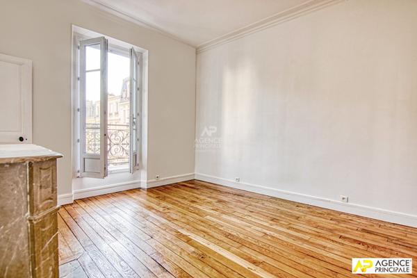 Versailles Notre-Dame les Prés - Appartement 4 pièces 93 .34 m² carrez avec cave et balcon situé au 1er étage d'un superbe immeuble ancien €880 000 ** - Référence 27796