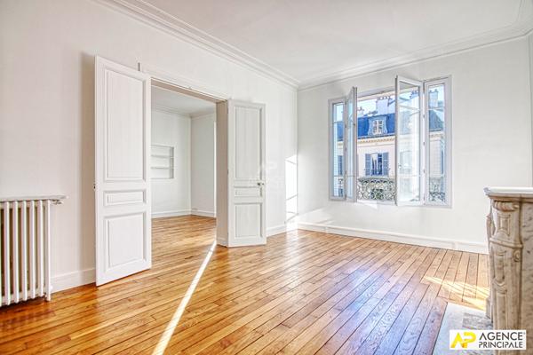 Versailles Notre-Dame les Prés - Appartement 4 pièces 93 .34 m² carrez avec cave et balcon situé au 1er étage d'un superbe immeuble ancien €880 000 ** - Référence 27796