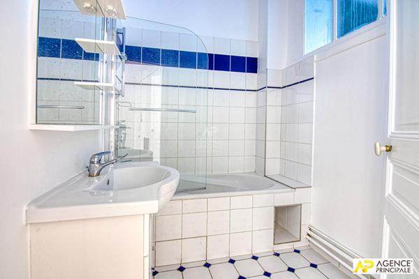 Versailles Notre-Dame les Prés - Appartement 4 pièces 93 .34 m² carrez avec cave et balcon situé au 1er étage d'un superbe immeuble ancien €880 000 ** - Référence 27796