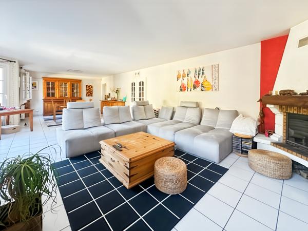 Maison familiale avec un grand garage Verrières-le-Buisson, DPE D, 4 chambres, PARFAIT ÉTAT, proche écoles. 