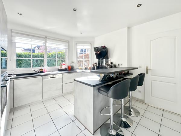 Maison familiale avec un grand garage Verrières-le-Buisson, DPE D, 4 chambres, PARFAIT ÉTAT, proche écoles. 