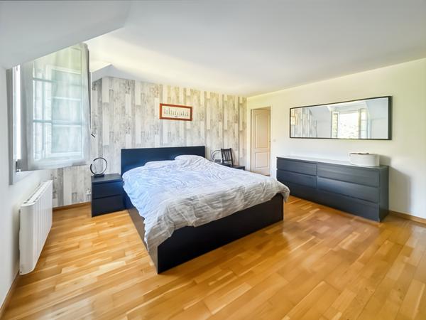 Maison familiale avec un grand garage Verrières-le-Buisson, DPE D, 4 chambres, PARFAIT ÉTAT, proche écoles. 