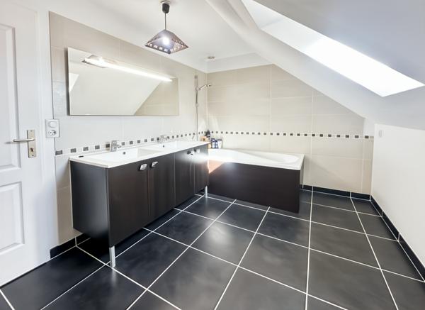 Maison familiale avec un grand garage Verrières-le-Buisson, DPE D, 4 chambres, PARFAIT ÉTAT, proche écoles. 