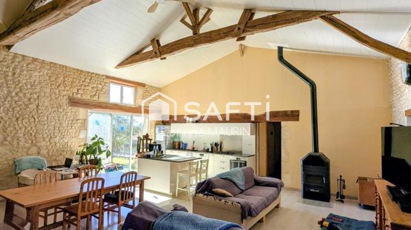 Entre Jonzac et Barbezieux, ancienne grange réhabilitée en habitation familiale + longère à finir de restaurer