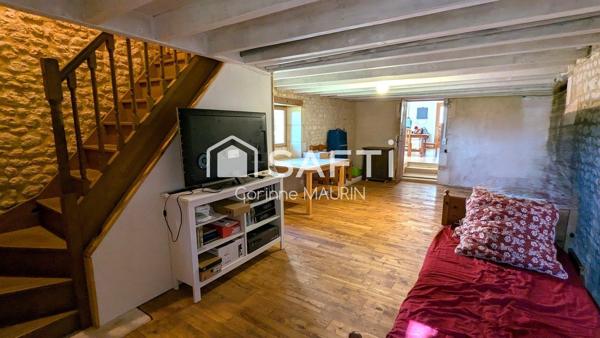 Entre Jonzac et Barbezieux, ancienne grange réhabilitée en habitation familiale + longère à finir de restaurer