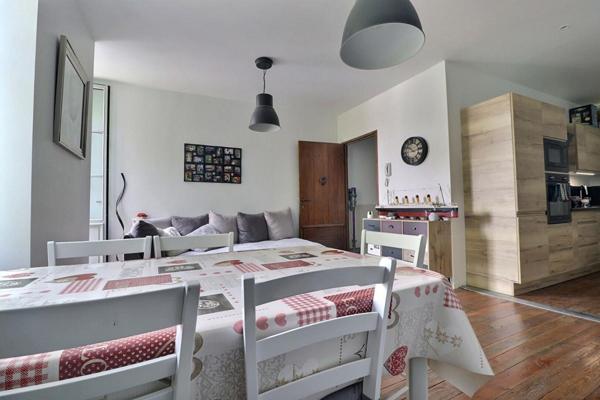 Immeuble rénové avec extérieur, cave et stationnement ? Valréas (84600)