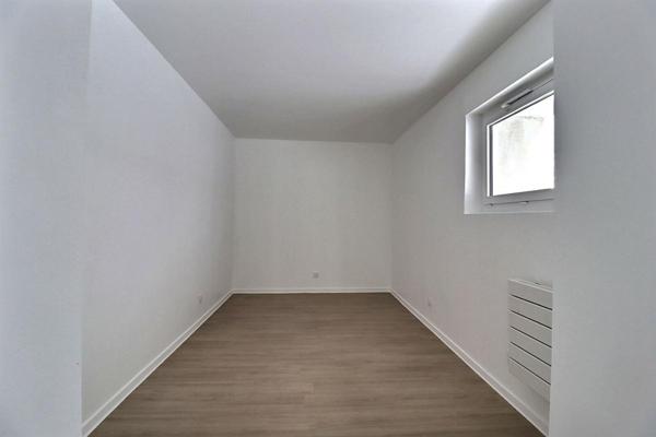 Immeuble rénové avec extérieur, cave et stationnement ? Valréas (84600)