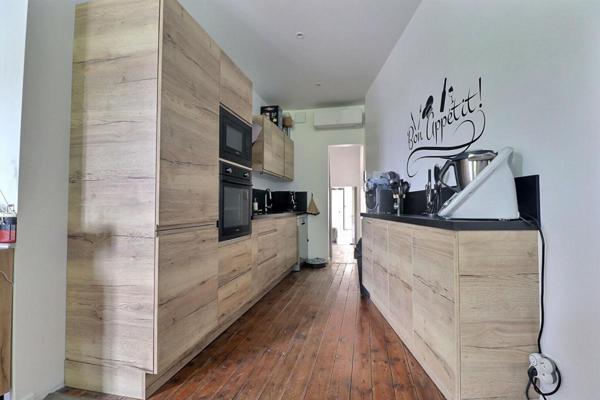 Immeuble rénové avec extérieur, cave et stationnement ? Valréas (84600)