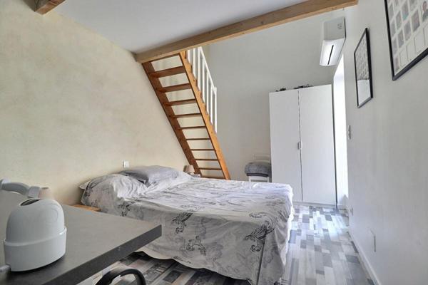 Immeuble rénové avec extérieur, cave et stationnement ? Valréas (84600)