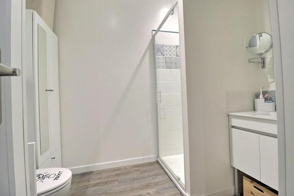 Immeuble rénové avec extérieur, cave et stationnement ? Valréas (84600)