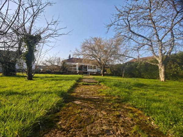 Maison 6 pièces – 110 m² habitables + grand sous‑sol – Terrain 1340 m² – Foucherans (39100)