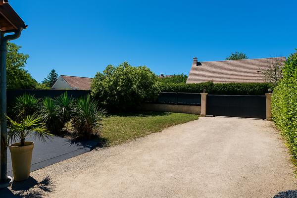 A vendre: maison spacieuse de plain pied, 4 chambres, jardin, 1ère couronne de Chalon sur Saône