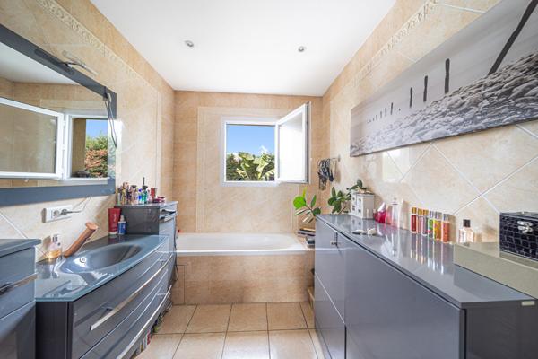 A vendre: maison spacieuse de plain pied, 4 chambres, jardin, 1ère couronne de Chalon sur Saône