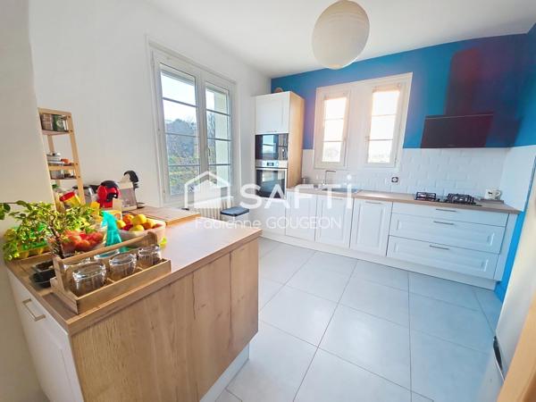 Maison sur sous sol de 108 m² env sur 6981 m² de terrain clos et dépendances