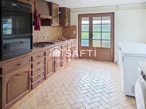 Maison sur sous sol de 108 m² env sur 6981 m² de terrain clos et dépendances