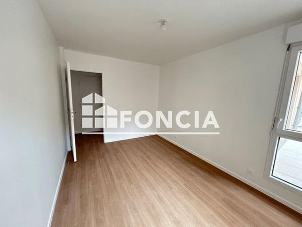 Location Appartement 2 pièces 49.7 m² - Sainte-genevieve-des-bois 91700