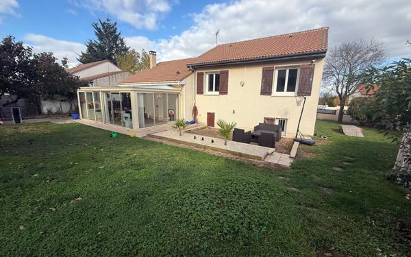 Maison à vendre    5 pièces •  Vouillé