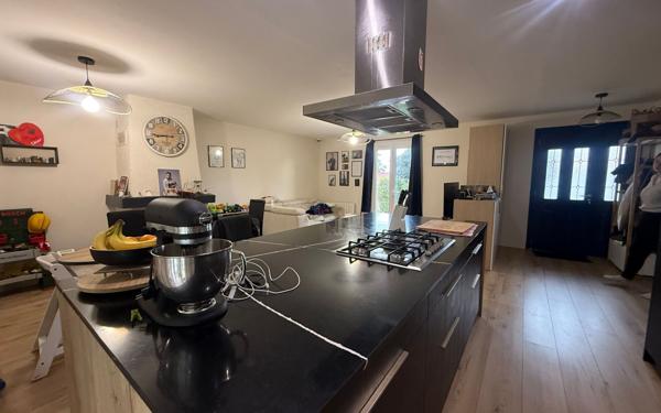 Maison à vendre    5 pièces •  Vouillé