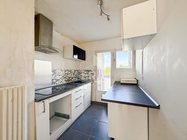 À vendre Appartement Type T3 56m².  Résidence fermée avec place privative. Marseille 12e