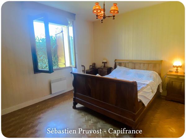 Maison à vendre 4 pièces NONTRON (24), Semi plain-pied, beau terrain clos 1845m2, sous-sol complet, secteur résidentiel.