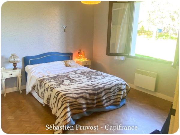 Maison à vendre 4 pièces NONTRON (24), Semi plain-pied, beau terrain clos 1845m2, sous-sol complet, secteur résidentiel.