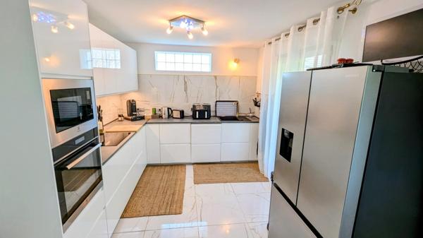 A Clichy-Sous-Bois (77500) Maison de 140 m²,  6 pièces  4 chambres  Terrain 400 m²