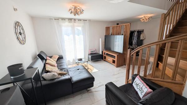 A Clichy-Sous-Bois (77500) Maison de 140 m²,  6 pièces  4 chambres  Terrain 400 m²
