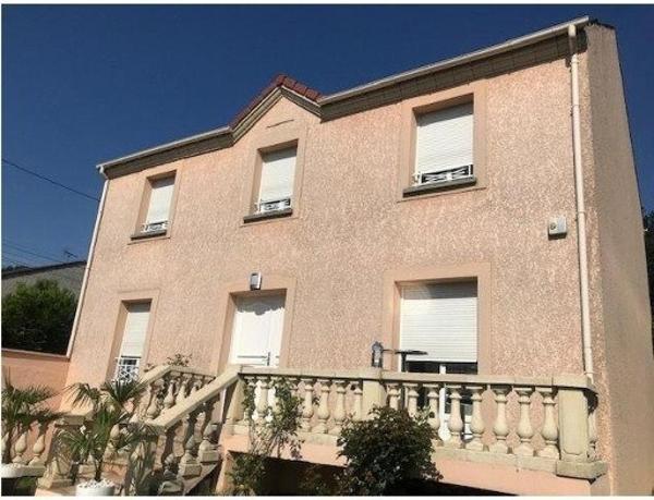 A Clichy-Sous-Bois (77500) Maison de 140 m²,  6 pièces  4 chambres  Terrain 400 m²
