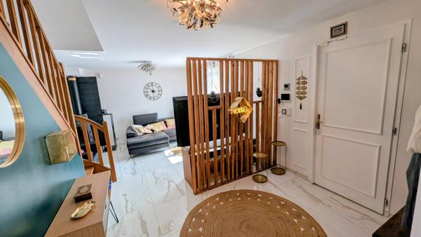 A Clichy-Sous-Bois (77500) Maison de 140 m²,  6 pièces  4 chambres  Terrain 400 m²