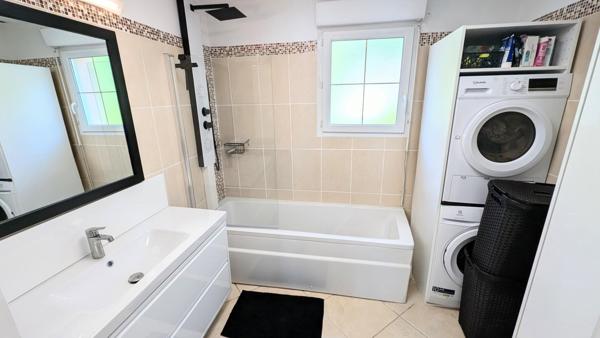 A Clichy-Sous-Bois (77500) Maison de 140 m²,  6 pièces  4 chambres  Terrain 400 m²