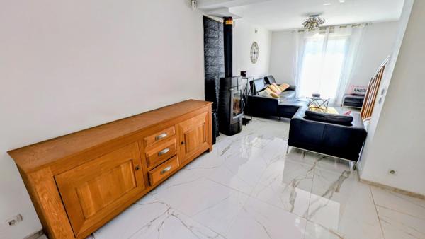 A Clichy-Sous-Bois (77500) Maison de 140 m²,  6 pièces  4 chambres  Terrain 400 m²