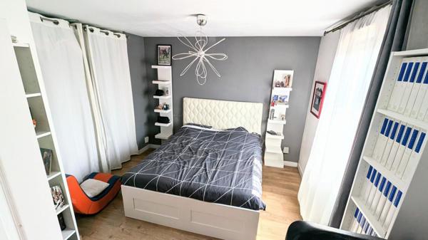 A Clichy-Sous-Bois (77500) Maison de 140 m²,  6 pièces  4 chambres  Terrain 400 m²