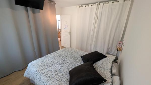 A Clichy-Sous-Bois (77500) Maison de 140 m²,  6 pièces  4 chambres  Terrain 400 m²