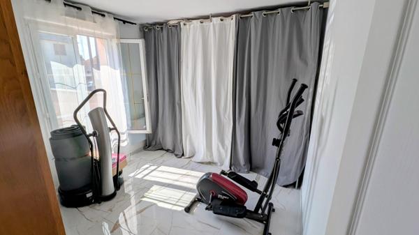 A Clichy-Sous-Bois (77500) Maison de 140 m²,  6 pièces  4 chambres  Terrain 400 m²