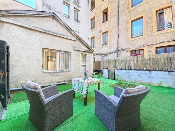 Metz (57000) SOUS OFFRE AU PRIX // METZ CENTRE // T2 de 42m² en RDC AVEC grande TERRASSE de 40m² // 15MIN GARE ET 5MIN ST