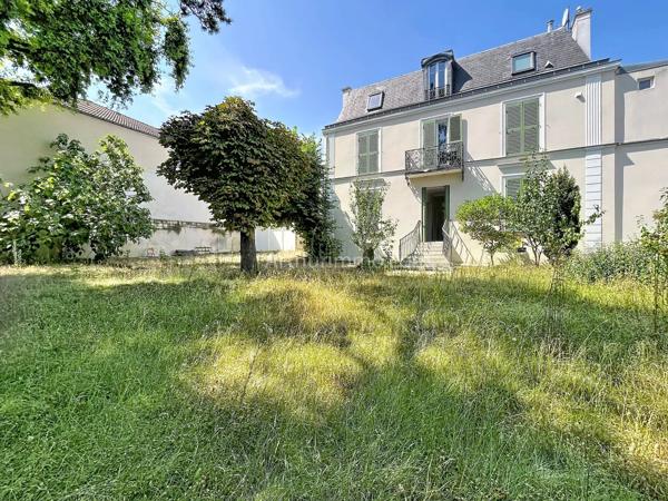 Vente                                                      Appartement
                        
                     4 pièces                      101 m2                     à Créteil