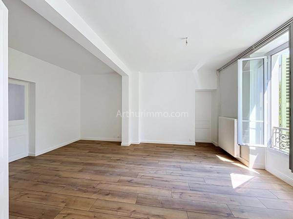 Vente                                                      Appartement
                        
                     4 pièces                      101 m2                     à Créteil