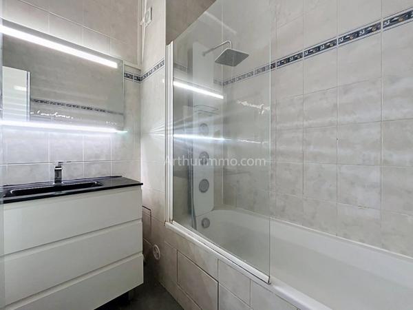 Vente                                                      Appartement
                        
                     4 pièces                      101 m2                     à Créteil